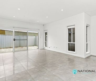 Modern 5 Bedroom Family Home - Photo 1