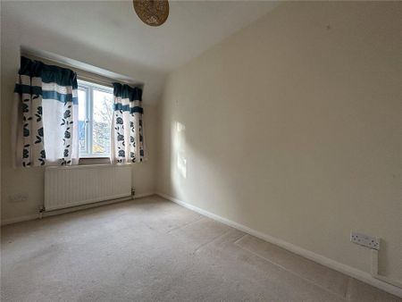 4 bedroom detached house to rent - Photo 2