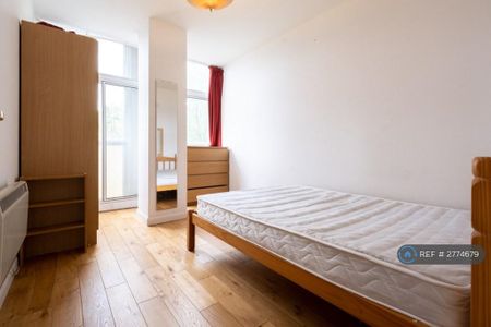 2 bedroom flat to rent - Photo 4