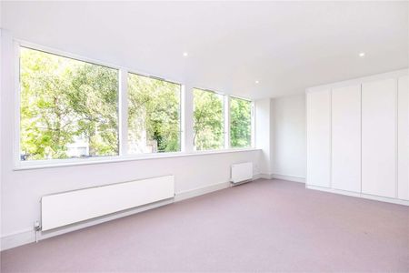 A delightful five bedroom house with off-street parking and private garden. - Photo 3