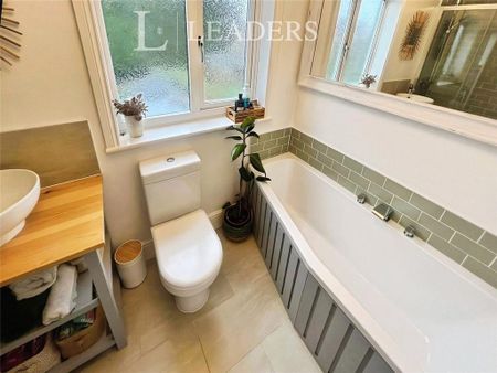 3 bedroom semi-detached house to rent - Photo 2