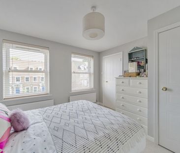 Tamerton Square, Woking - 4 bedrooms Property for lettings - Seymours - Photo 5