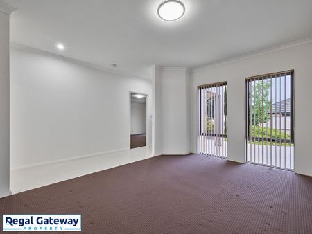 8 Chile Way, AUBIN GROVE WA 6164 - Photo 2