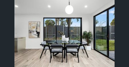 Contemporary Living with Expansive Outdoor Space - Photo 4