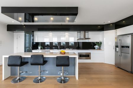 Luxurious Southbank Apartment with Spacious Open-Plan Design - Photo 5