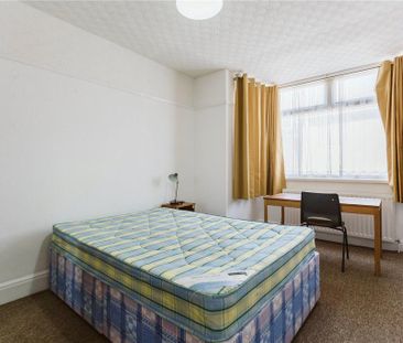 3 bedroom end of terrace house to rent - Photo 3