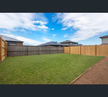 122 Estuary Blvd, Leopold, Vic 3224 - Photo 1