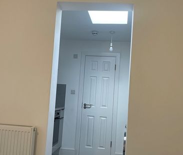 Studio Flat, London, N18 - Photo 4