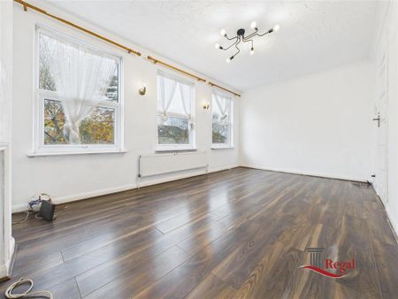 3 bedroom flat to rent - Photo 3