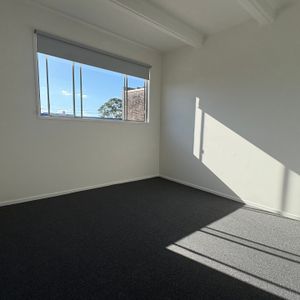 Spacious One Bedroom Unit - Photo 2