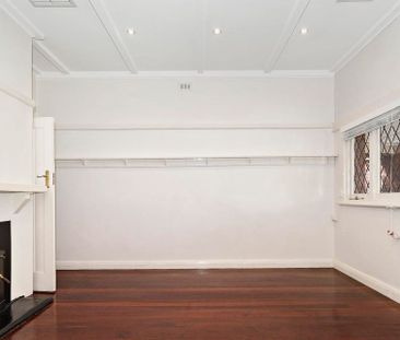 18 Euston Avenue, Highgate. - Photo 1