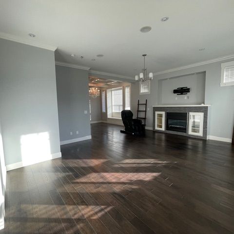 Beautiful Contemporary Upper House/Three Bedrooms Plus Den - Photo 1