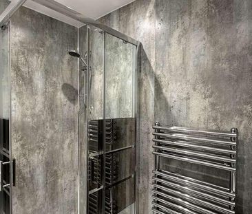 Modern Bedroom Bathroom House, LN5 - Photo 1