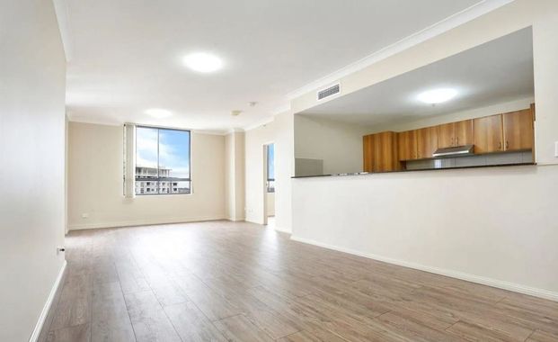 Three-bedroom apartment with laminated timber flooring throughout. - Photo 1