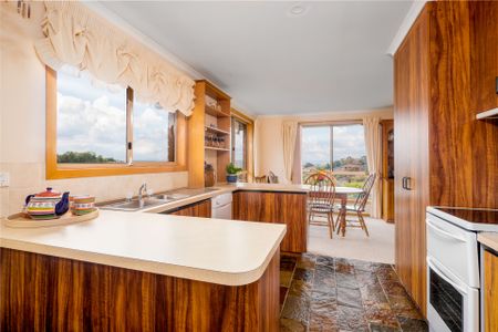 Family Home in the Heart of Lenah Valley - Photo 5