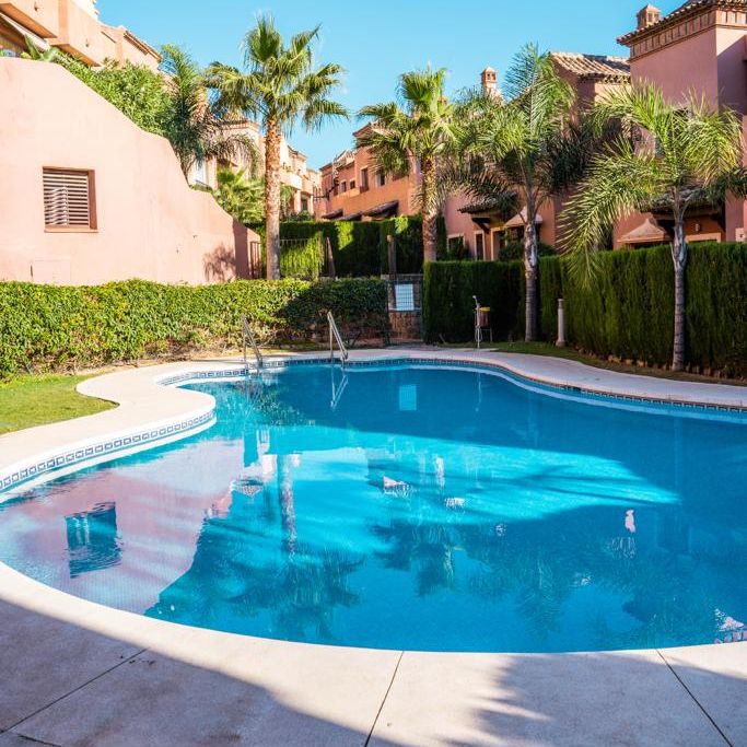 Townhouse in Estepona to rent Long Term - Photo 1