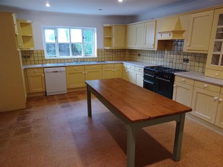 2 bedroom semi-detached house to rent - Photo 3