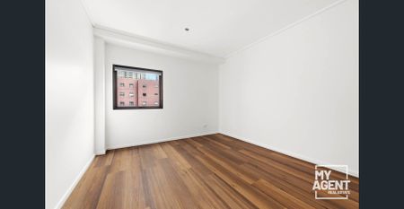 Luxurious 3-Bedroom Apartment with Premier Amenities - Photo 4