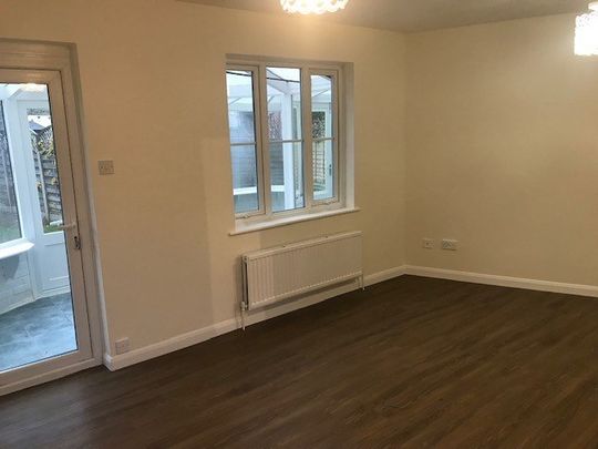 Rochford, Essex, SS4 - Photo 1