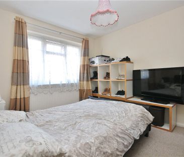 Kingfisher Drive, Staines-upon-Thames, Surrey, TW18 4RR - Photo 5