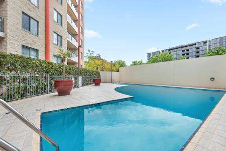 Modern 2-Bedroom Apartment in the Phoenix Complex – Walk to the CBD! - Photo 5