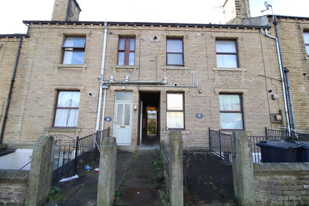 Yew Green Road, Lockwood, Huddersfield - Photo 1