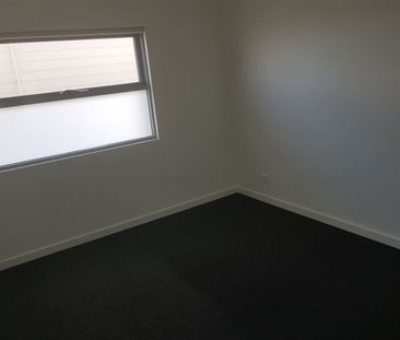 Stunning Townhouse! - Photo 3