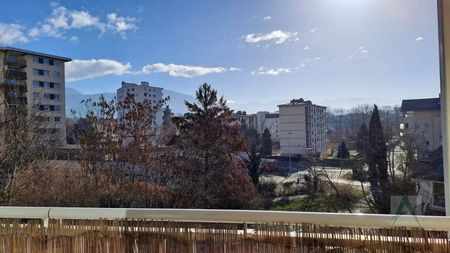 CHAMBERY - Secteur Pompiers - T2 meublé dernier étage - Photo 2