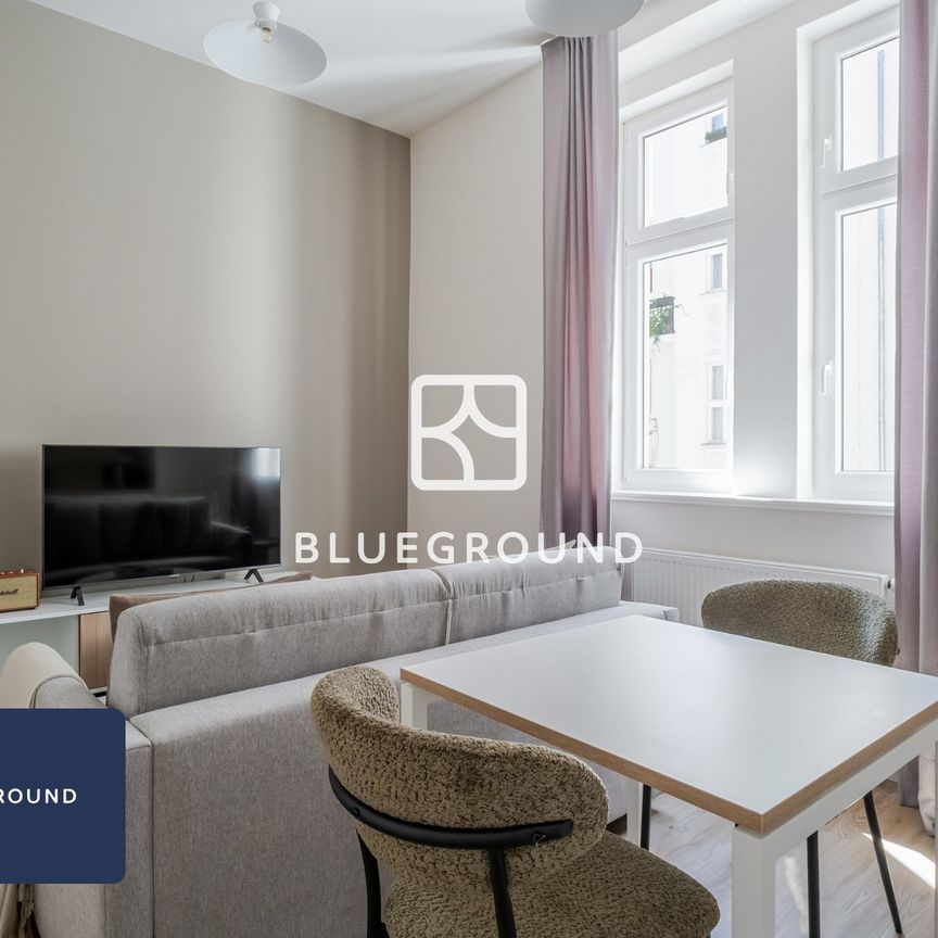 Apartment for rent, 2+kk - 1 bedroom, 45m - Photo 1