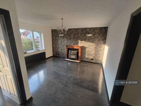 3 bedroom detached house to rent - Photo 3