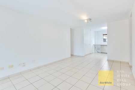 2/109 High Street, Southport QLD 4215 - House For Rent | Domain - Photo 4