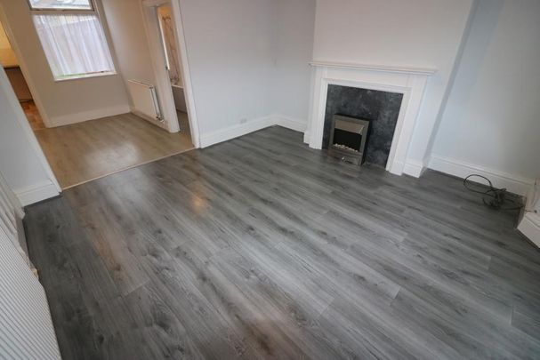 3 bedroom end of terrace house to rent - Photo 1