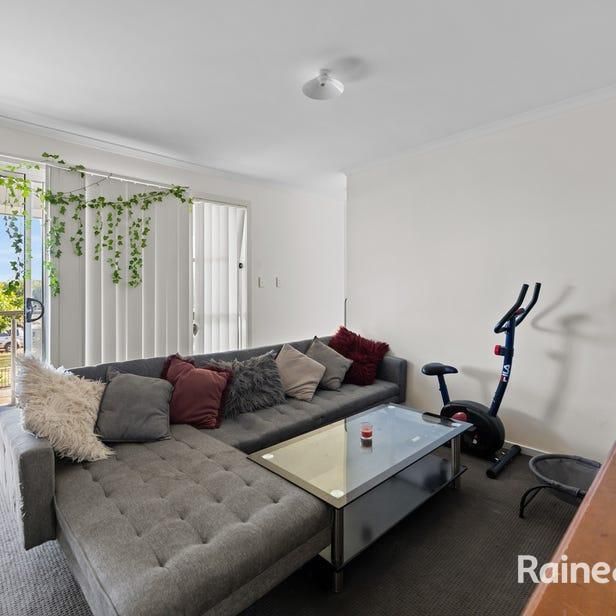 Ideal 2 Bedroom Townhouse - Photo 1