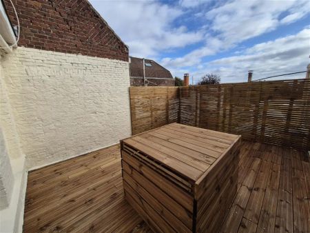 Location appartement 3 pièces - 84.94m² à Lille (59160) - Photo 2