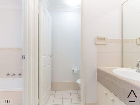 8 Jenolan Court, Wattle Grove NSW 2173 - House For Rent | Domain - Photo 5