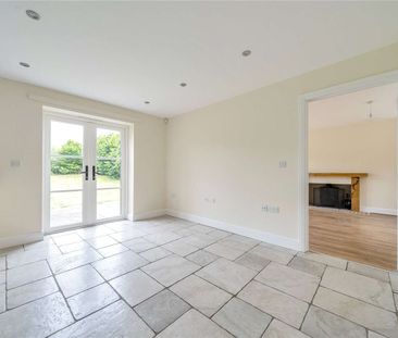 Detached family home in an idyllic rural location near Blandford. - Photo 2