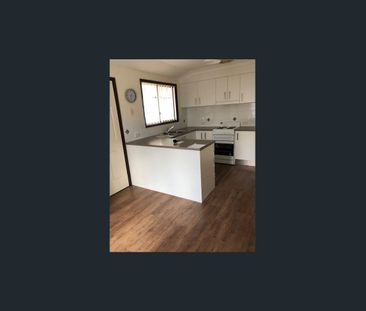 Lovely Three Bedroom Home - Photo 3