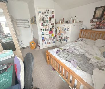 4 Bedroom Mid Terraced House - Photo 5