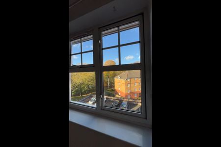 3 Bed Flat, Princes Place, LU2 - Photo 3