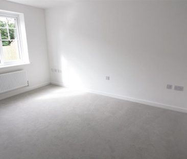 5 bedroom private hall to rent - Photo 1