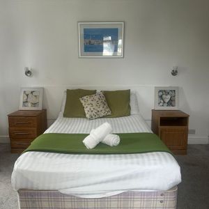 1 bedroom in a house share to rent - Photo 2