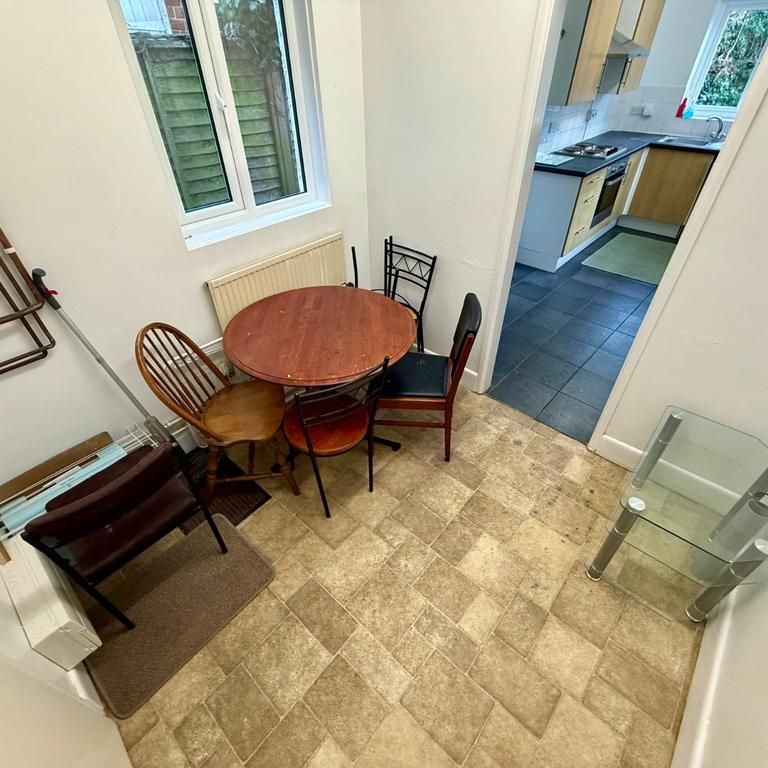 5 bedroom semi-detached house to rent - Photo 1