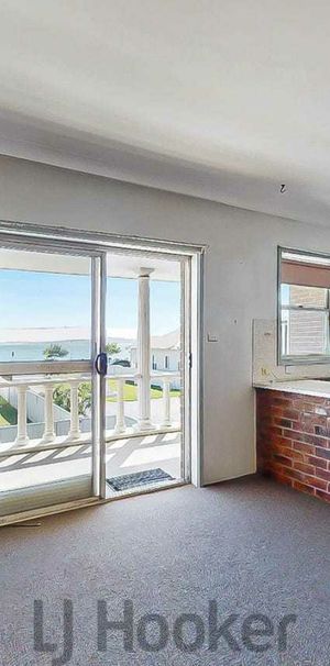 Well-Presented 2-Bedroom Unit With Lake Views - Photo 1