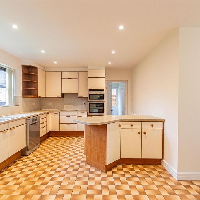 4 bedroom detached house to rent - Photo 1