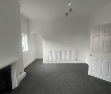 3 bedroom end of terrace house to rent - Photo 2