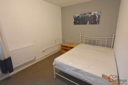 3 Bedroom Flat - Photo 4