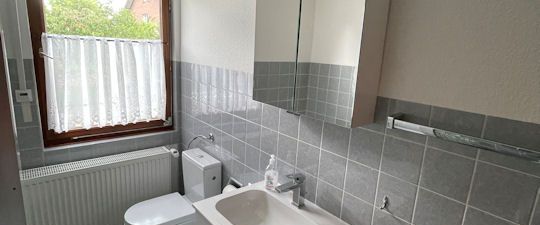 Charmantes, möbliertes Haus mit 3 Schlafzimmern in Niederkassel - Photo 1