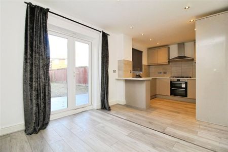 3 bedroom semi-detached house to rent - Photo 3