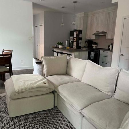 Appartement 4 et demi de style condo/ 2 bedroom apartment for Rent - Photo 3