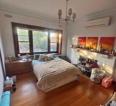 Caulfield North - Photo 2